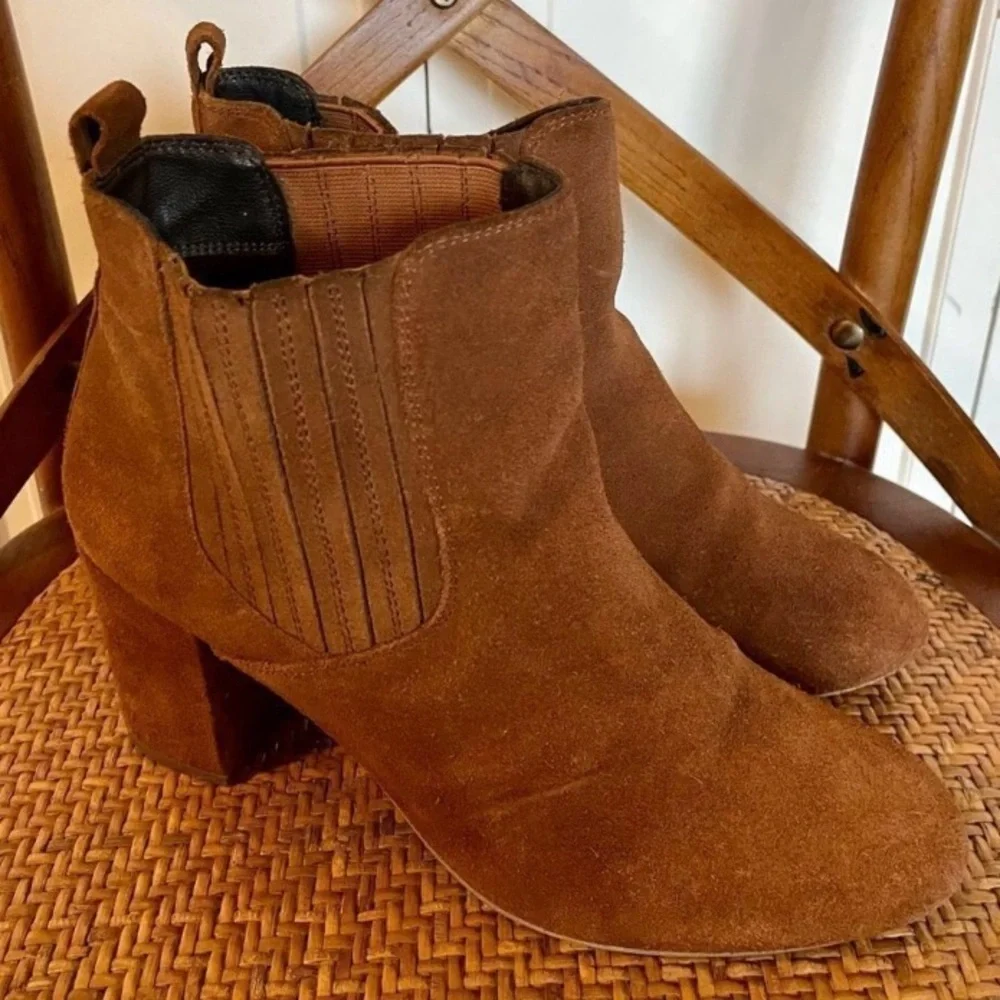 STEVE MADDEN Gusto Suede Ankle Boot in Rust